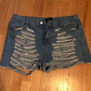 Missguided distressed shorts- light denim